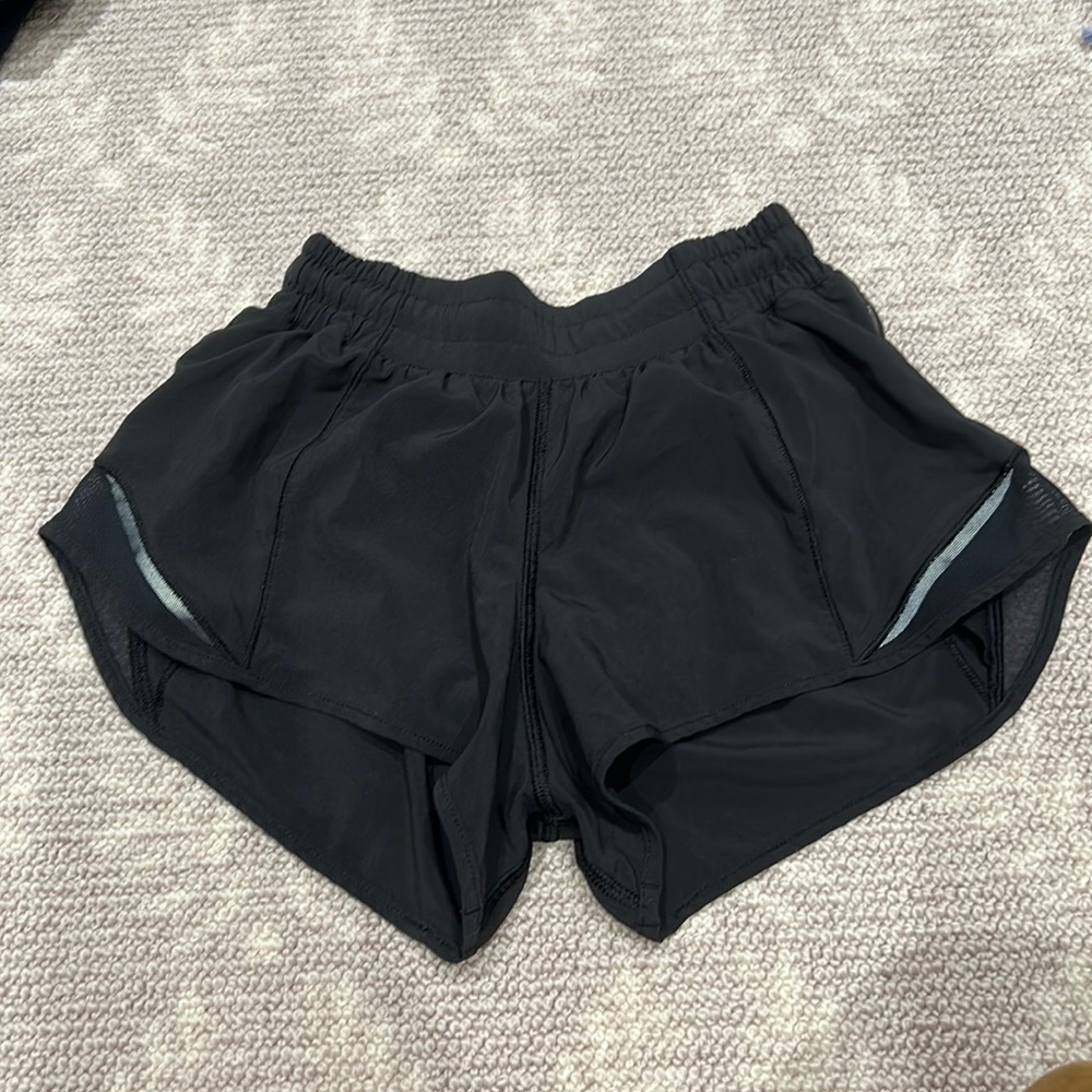 Lululemon Hotty Hot Low-Rise Lined Short 2.5" - Picture 1 of 3